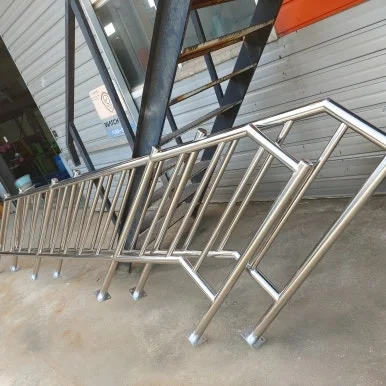 보 점검을 위한 계단난간 및 안전사다리 제작