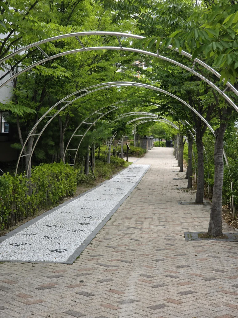 복합커뮤니티센터 산책로 장미아치 맞춤 제작 설치 사례
